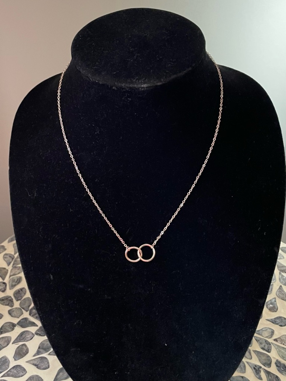 18K Gold plated Stamped Interlocking Circle Pendant Necklace -